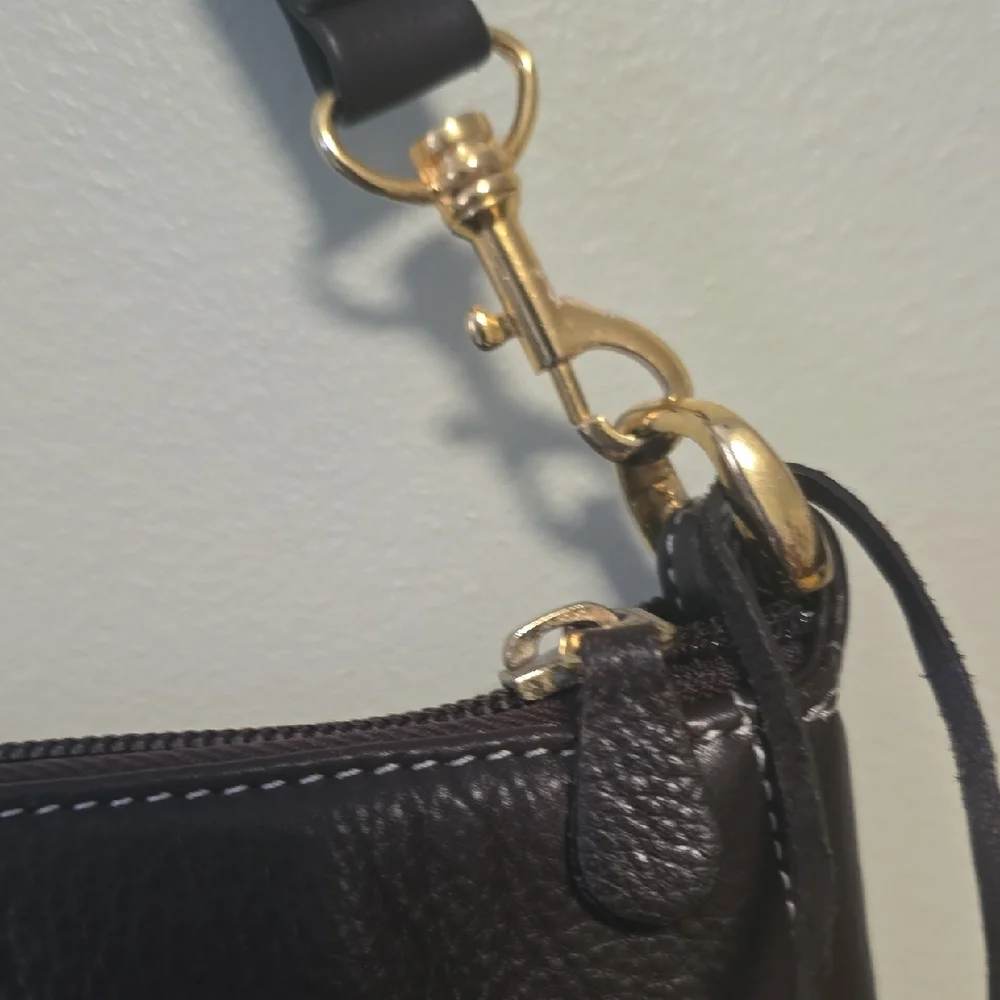 ILIA Black LEATHER Chic Shoulder Bag - Picture 4 of 5